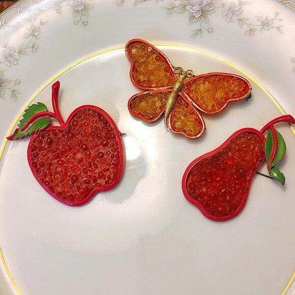 Vtg 40s 50s Set of 3 Forbidden Fruit, Pear, Butterfly, Lava Rock Lucite Brooch - Picture 6 of 6